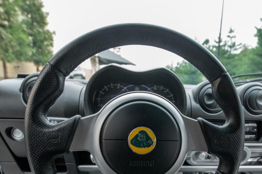 Детали интерьера Lotus Exige S240 2008 года  (фото 82 из 108)
